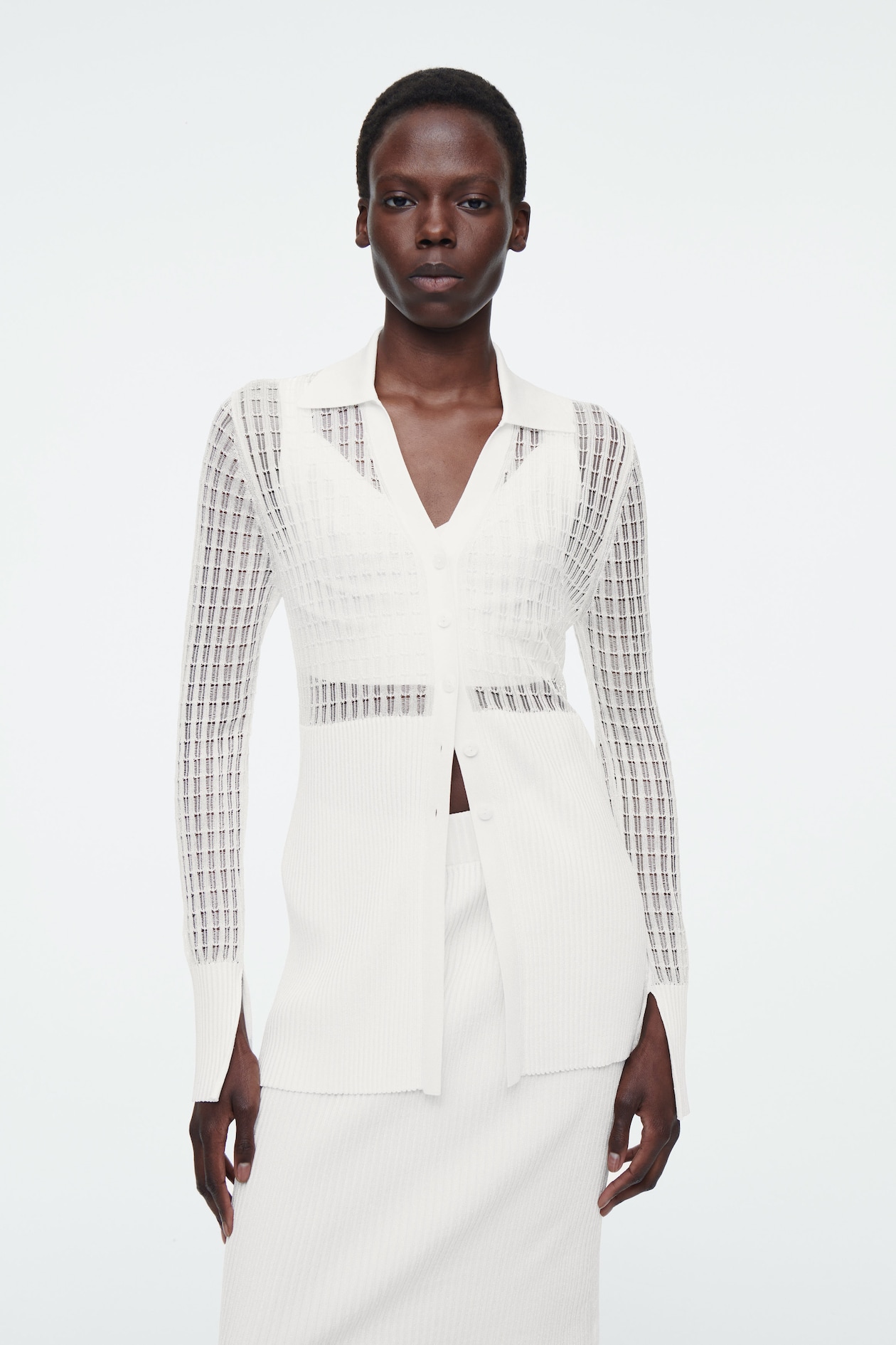 Вязаный кардиган в полоску с кружевной строчкой COS, слоновая кость 
Вязаный кардиган в полоску с кружевной строчкой COS, слоновая кость