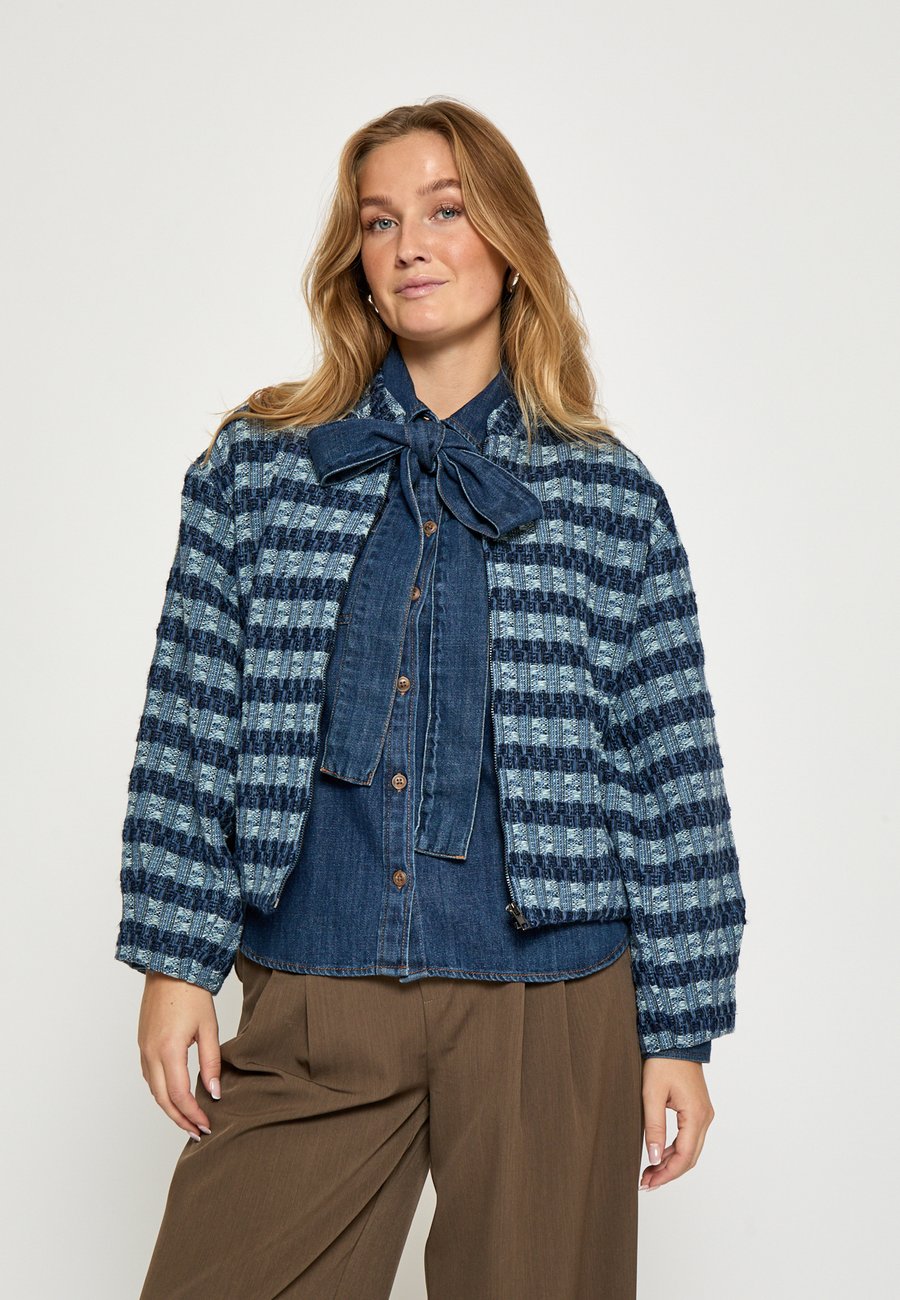 Кардиган PEPPERCORN Cardigan, Insign Blue Jacq/Blue
Кардиган PEPPERCORN Cardigan, Insign Blue Jacq/Blue
