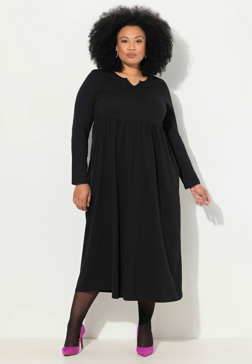 Платье из джерси A-LINIE MIT AUSSCHNITT LANGARM Ulla Popken, черный
Платье из джерси A-LINIE MIT AUSSCHNITT LANGARM Ulla Popken, черный