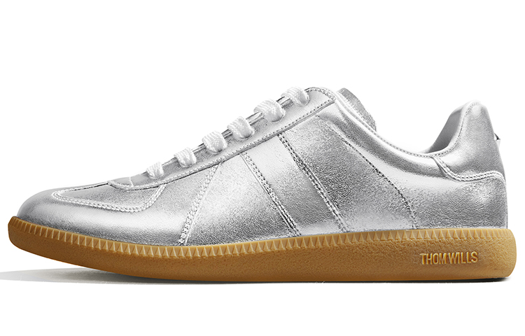 THOM WILLS Классические винтажные немецкие армейские кеды низкие скейтбордские кроссовки унисекс серебристые, цвет Silver (Women's)
THOM WILLS Классические винтажные немецкие армейские кеды низкие скейтбордские кроссовки унисекс серебристые, цвет Silver (Women's)
