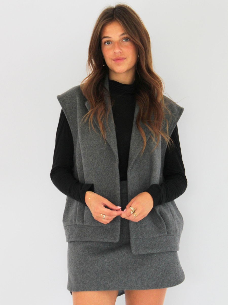 Жилет Honnête Atelier Lourdes, серый
Жилет Honnête Atelier Lourdes, серый