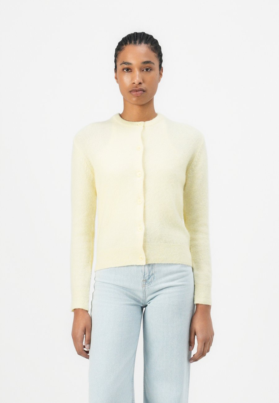 Кардиган Samsøe Samsøe NOR SHORT CARDIGAN, Flan/Yellow
Кардиган Samsøe Samsøe NOR SHORT CARDIGAN, Flan/Yellow