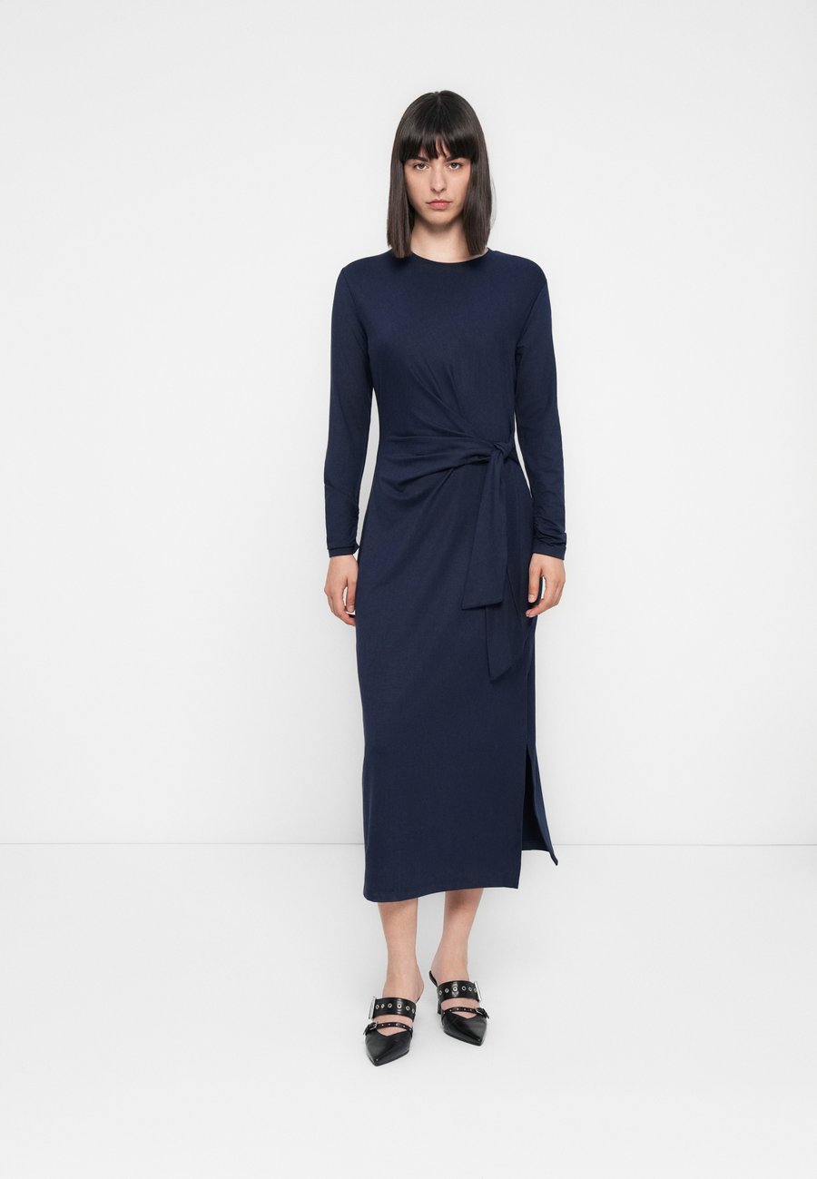 Платье BOSS ERLOT, Dark Blue
Платье BOSS ERLOT, Dark Blue