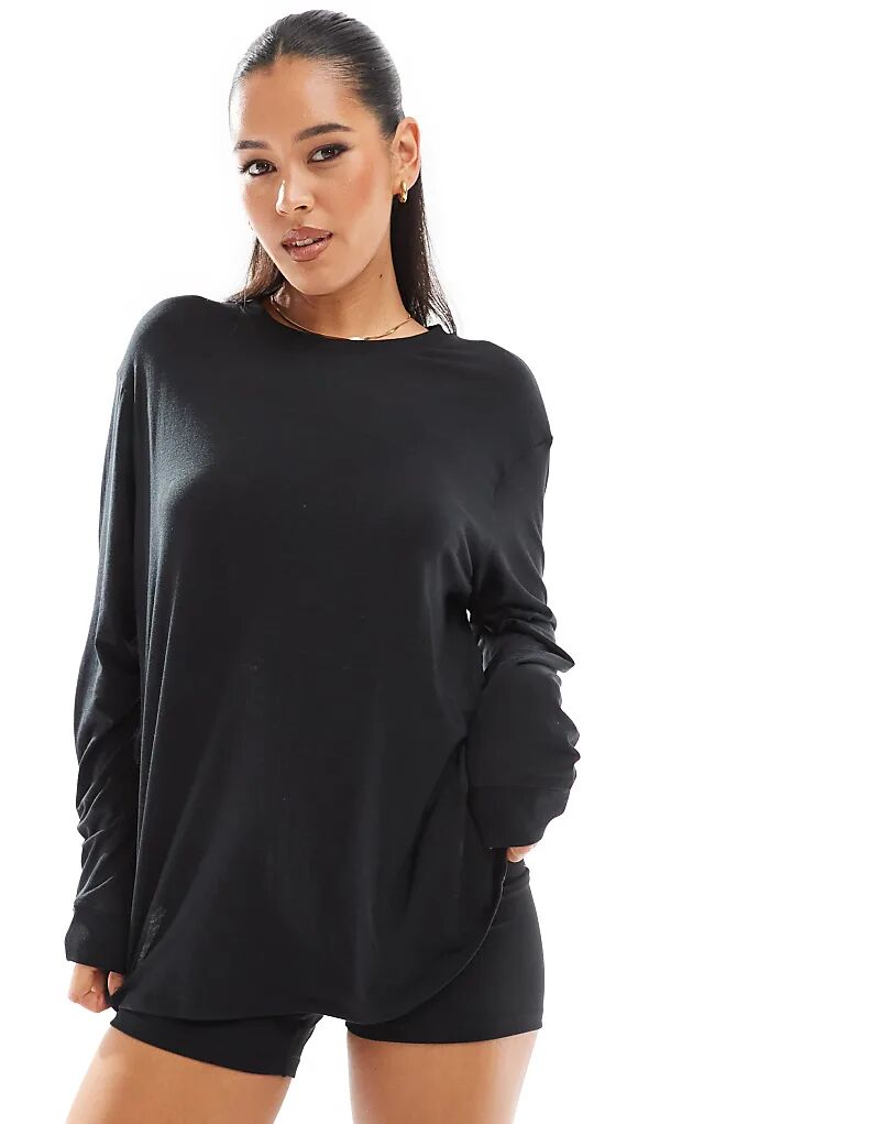 Лонгслив свободного кроя с длинным рукавом Nike One Training Dri-FIT черного цвета
Лонгслив свободного кроя с длинным рукавом Nike One Training Dri-FIT черного цвета