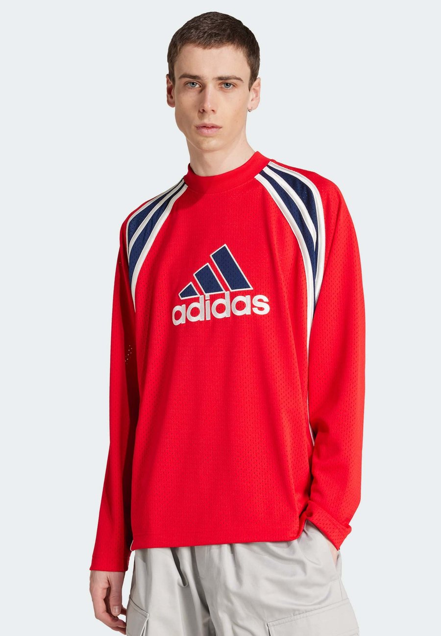 Топ Adidas Originals WARM-UP LONG-SLEEVE, Better Scarlet/Red
Топ Adidas Originals WARM-UP LONG-SLEEVE, Better Scarlet/Red