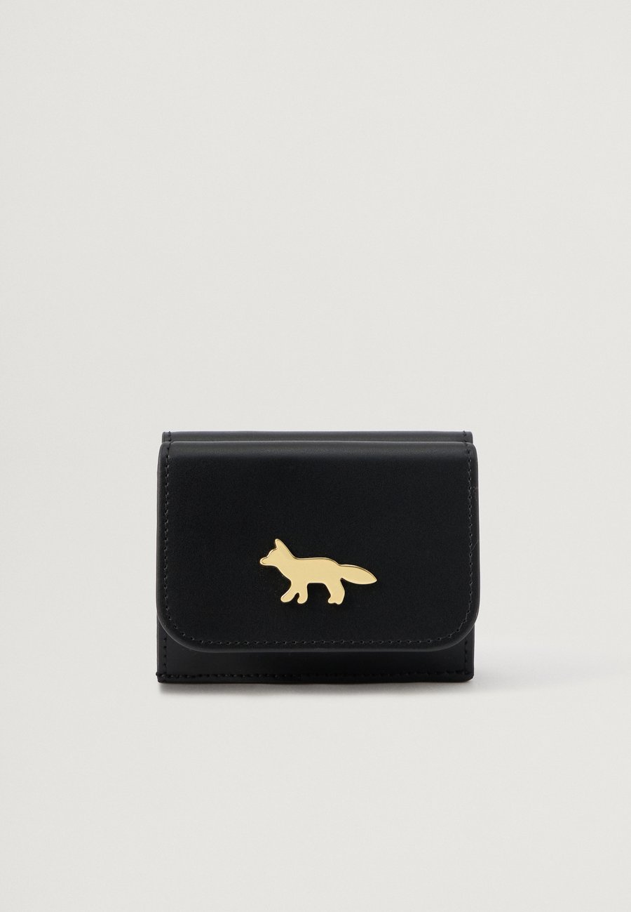 Кошелек Maison Kitsuné EDIE COMPACT WALLET, Black
Кошелек Maison Kitsuné EDIE COMPACT WALLET, Black