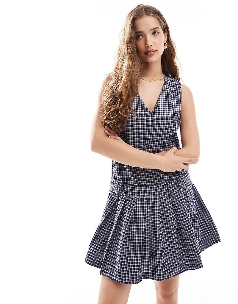 Only Мини-платье без рукавов с заниженным подолом и складками в темно-синей клеточке
Only Мини-платье без рукавов с заниженным подолом и складками в темно-синей клеточке