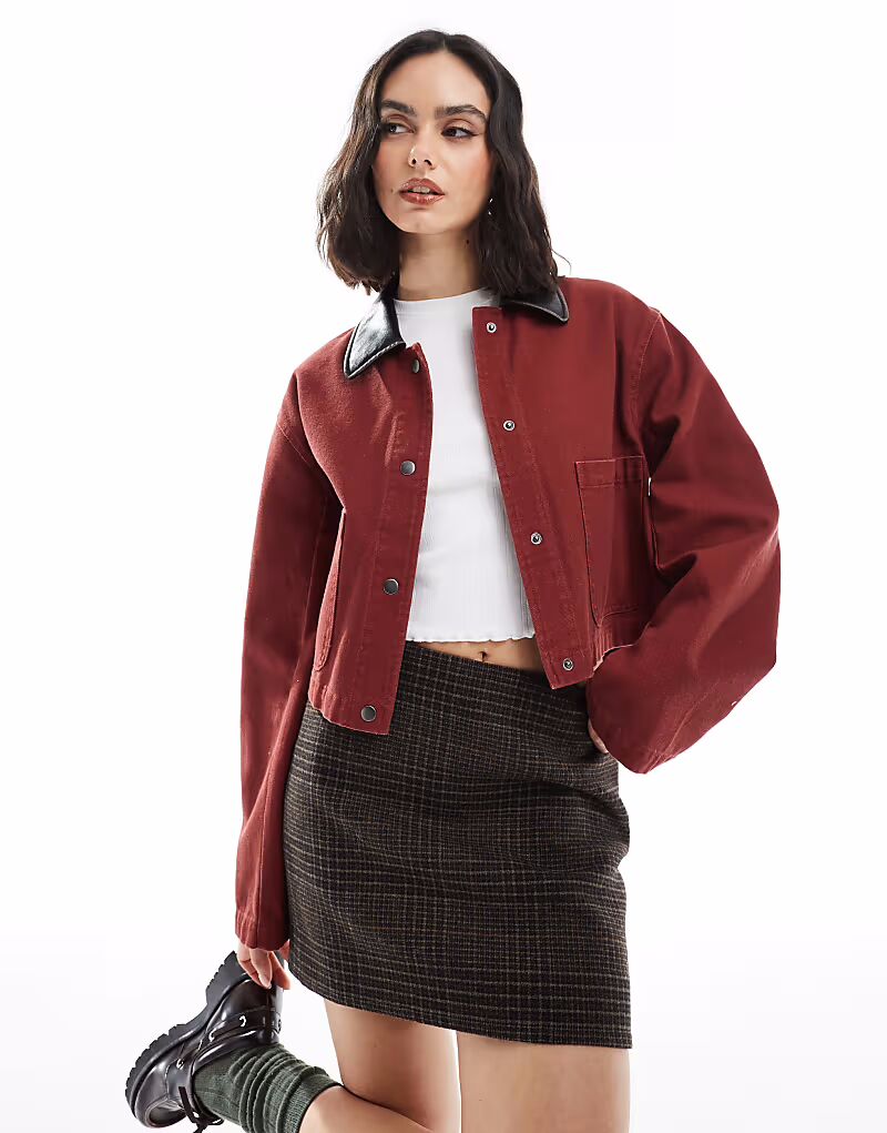 Укороченная куртка ASOS DESIGN в стиле амбар с воротником из искусственной кожи красного цвета
Укороченная куртка ASOS DESIGN в стиле амбар с воротником из искусственной кожи красного цвета