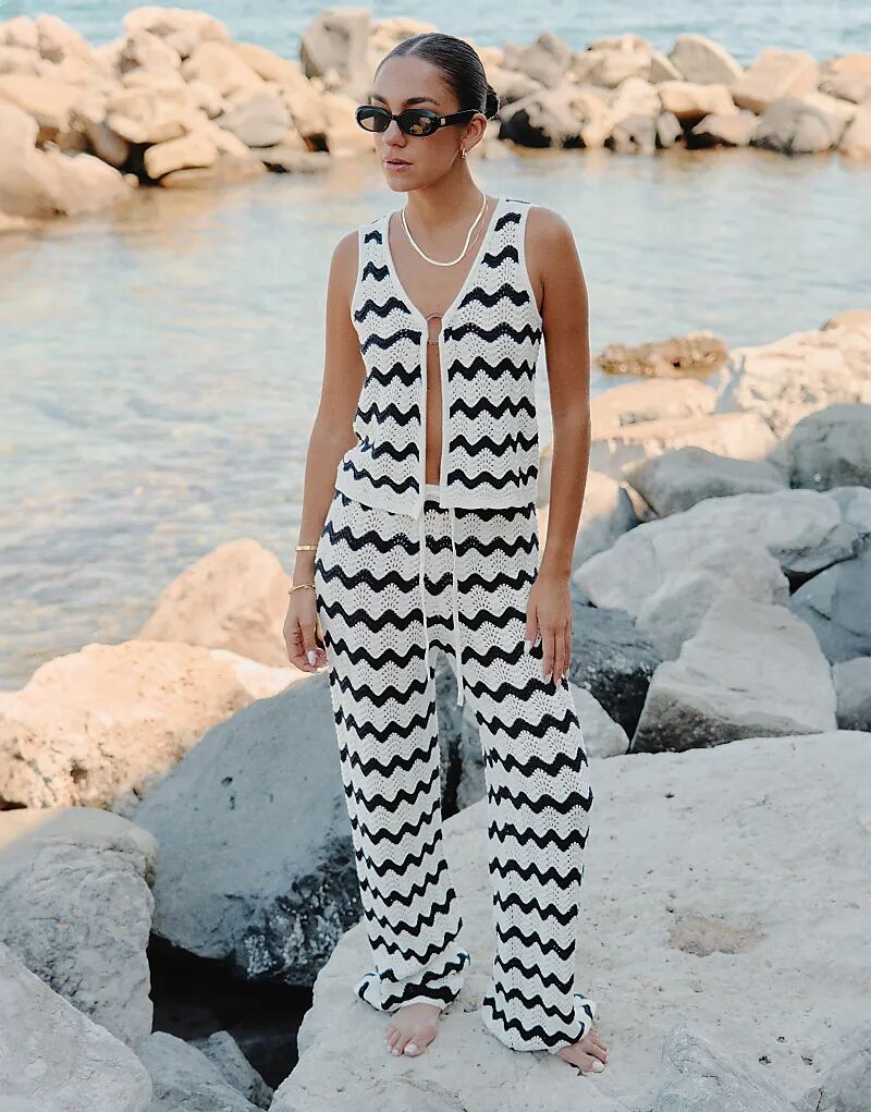 Пляжный топ Ana by 4th & Reckless x Luana Barron в полоску с волнистыми краями, с завязками, темно-синего и кремового цветов (часть комплекта)
Пляжный топ Ana by 4th & Reckless x Luana Barron в полоску с волнистыми краями, с завязками, темно-синего и кремового цветов (часть комплекта)