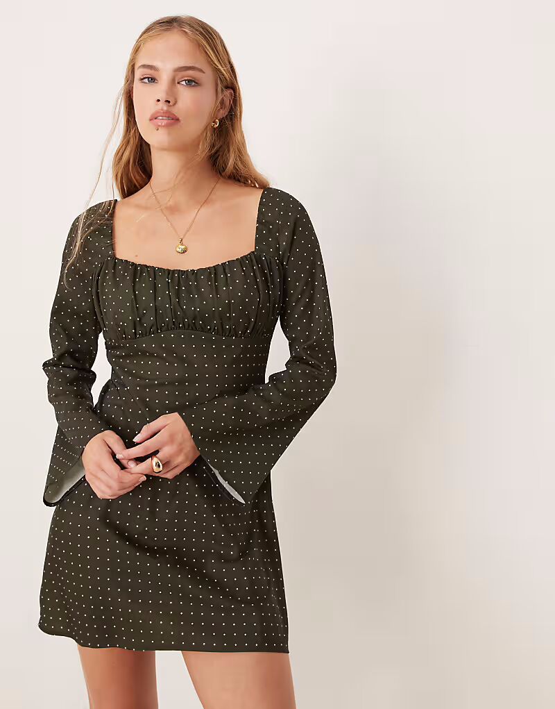 Мини-платье в горошек Kiss The Sky цвета лесной зелени
Мини-платье в горошек Kiss The Sky цвета лесной зелени
