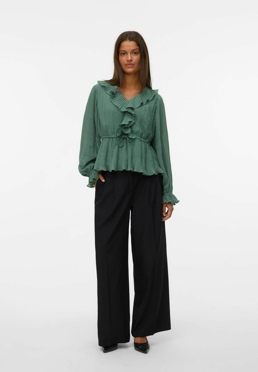 Блуза Vero Moda VMDORA FRILL PLEAT, Laurel Wreath/Mottled Green
Блуза Vero Moda VMDORA FRILL PLEAT, Laurel Wreath/Mottled Green