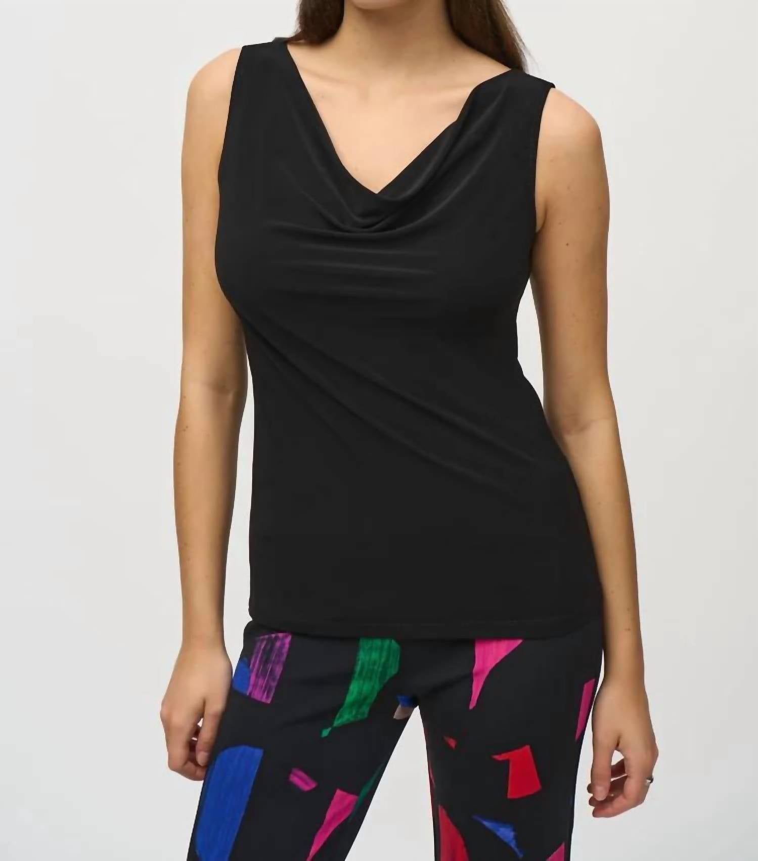 Шелковистый трикотажный топ черного цвета Joseph Ribkoff
Шелковистый трикотажный топ черного цвета Joseph Ribkoff