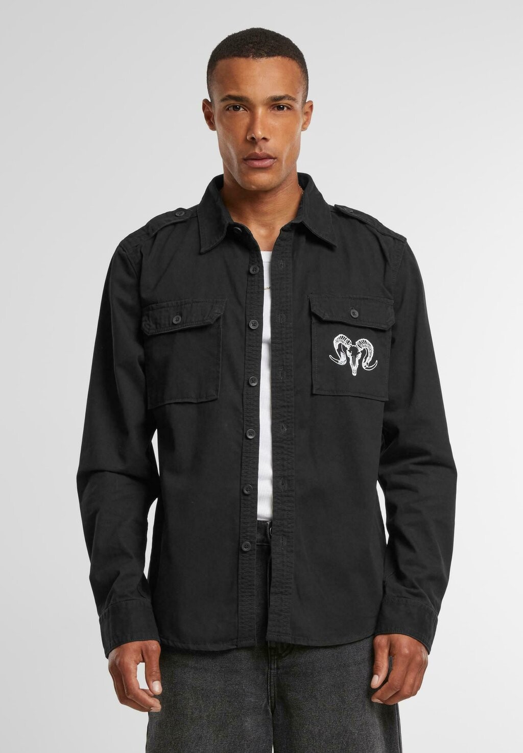 Рубашка CAPRICORN SKULL LONGSLEEVE Mister Tee, черный 
Рубашка CAPRICORN SKULL LONGSLEEVE Mister Tee, черный