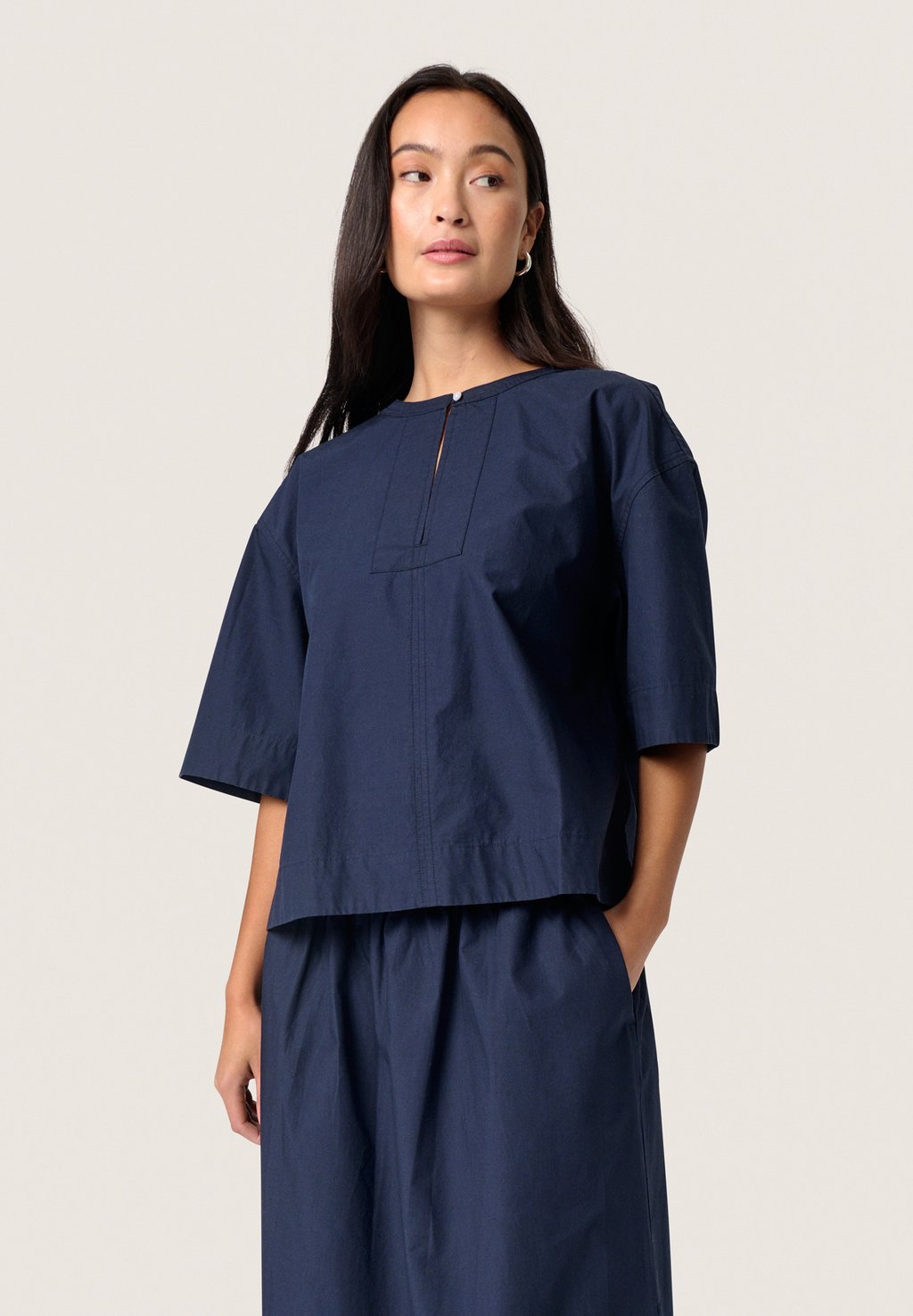 Блуза OLEANE Soaked in Luxury, темно-синий
Блуза OLEANE Soaked in Luxury, темно-синий