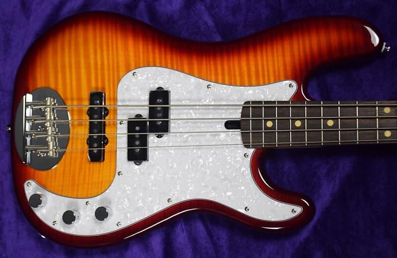 Басс гитара Lakland Skyline 44-64 Custom, Honey Burst with Rosewood
Басс гитара Lakland Skyline 44-64 Custom, Honey Burst with Rosewood