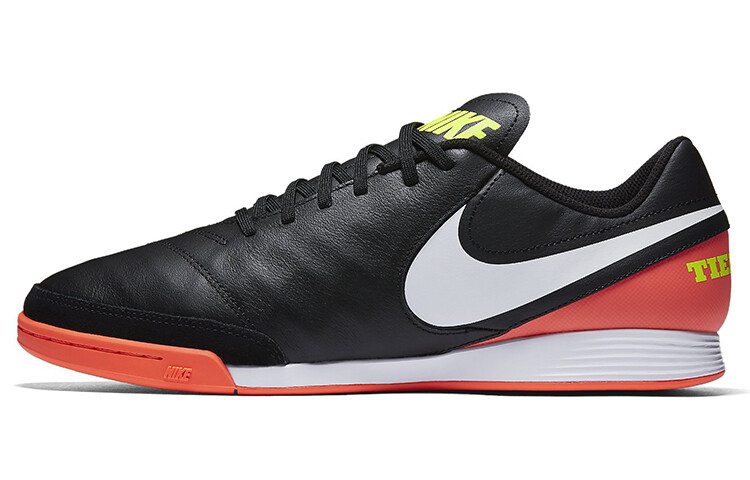Футбольные бутсы Tiempo Genio 2 мужские низкие черные/белые/оранжевые Nike
Футбольные бутсы Tiempo Genio 2 мужские низкие черные/белые/оранжевые Nike