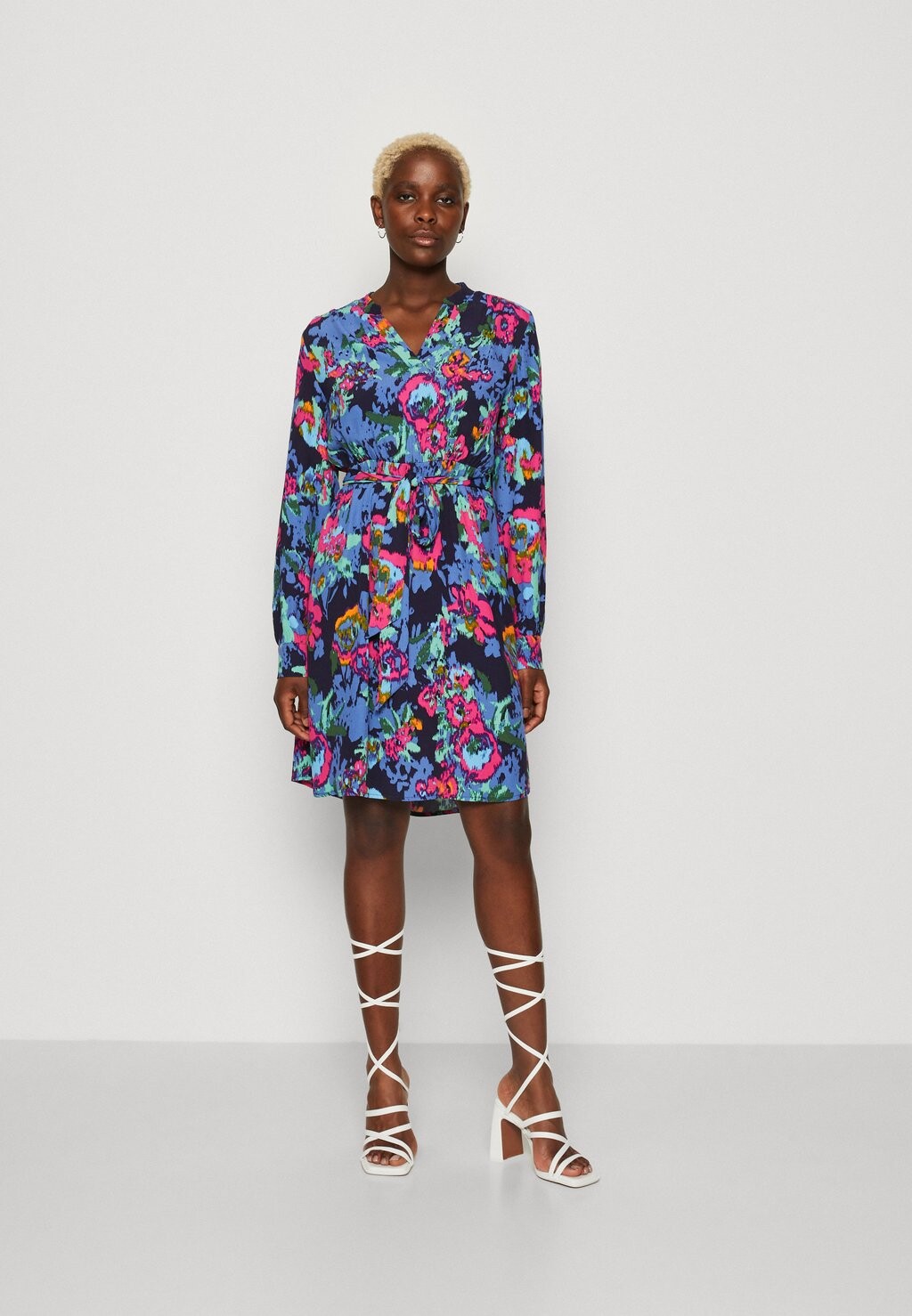 Летнее платье YAS
Летнее платье YAS