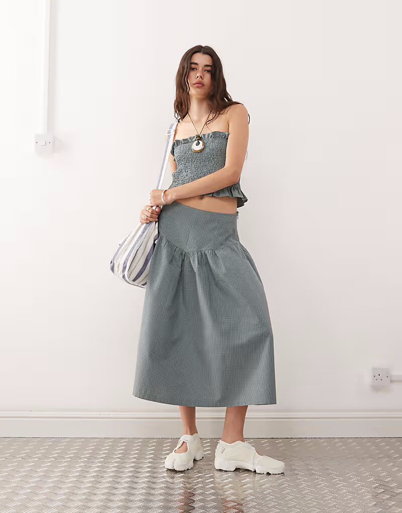 Юбка миди с заниженной талией в зеленую клетку Collusion
Юбка миди с заниженной талией в зеленую клетку Collusion