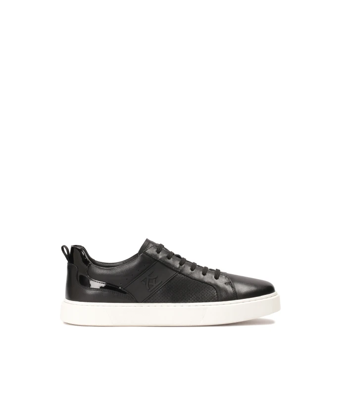 Кожаные кроссовки на белой подошве Kazar, черный
Кожаные кроссовки на белой подошве Kazar, черный