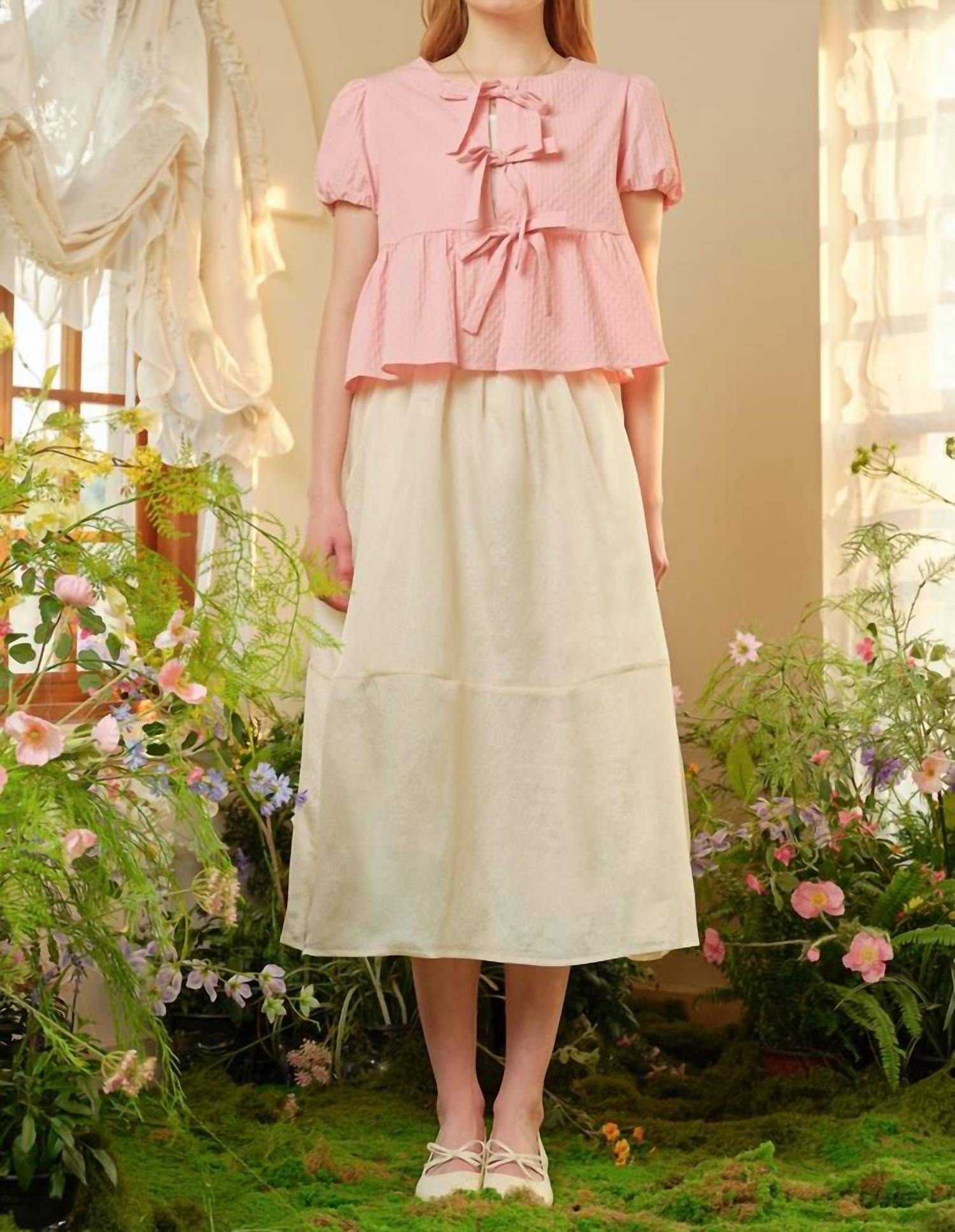 Текстурированная миди-юбка с высокой талией в бежевом цвете Rosie Posie
Текстурированная миди-юбка с высокой талией в бежевом цвете Rosie Posie