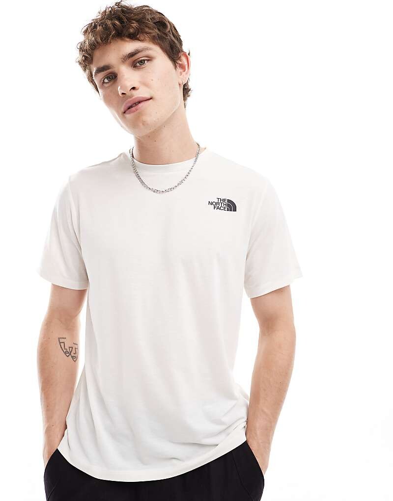 Белая футболка с логотипом на спине The North Face Topographic Foundation
Белая футболка с логотипом на спине The North Face Topographic Foundation