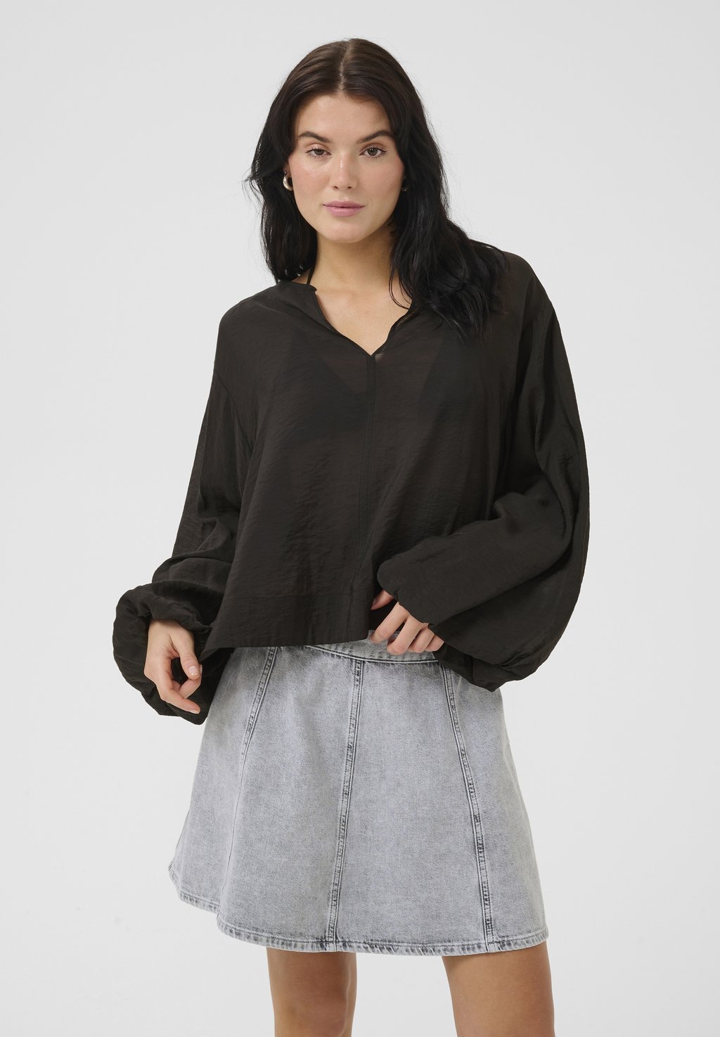 Блуза LILO My Essential Wardrobe, черный 
Блуза LILO My Essential Wardrobe, черный