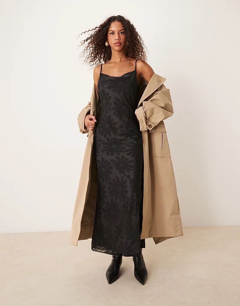 Атласное жаккардовое платье макси с цветочным узором черного цвета Miss Selfridge
Атласное жаккардовое платье макси с цветочным узором черного цвета Miss Selfridge