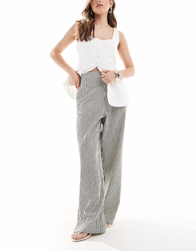 Фактурные брюки прямого кроя ASOS DESIGN в монополоску
Фактурные брюки прямого кроя ASOS DESIGN в монополоску