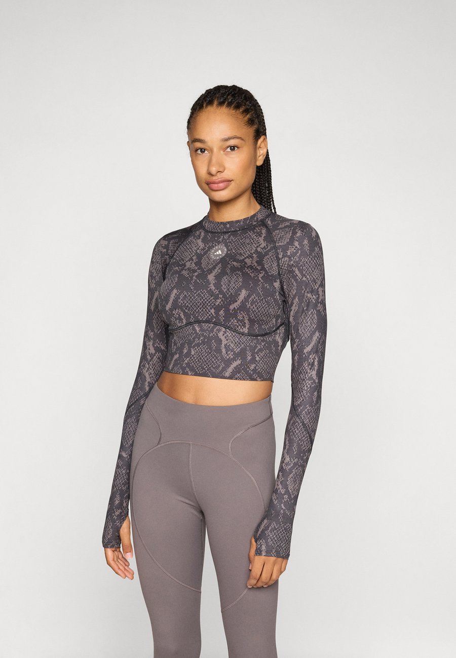 Топ Adidas by Stella McCartney Long sleeved top, Charcoal/Black/Dark Grey
Топ Adidas by Stella McCartney Long sleeved top, Charcoal/Black/Dark Grey