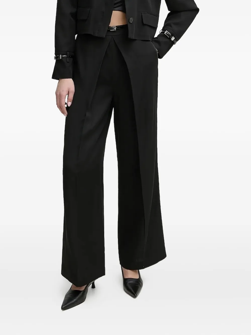 Брюки со складками Isabelle Blanche, черный
Брюки со складками Isabelle Blanche, черный