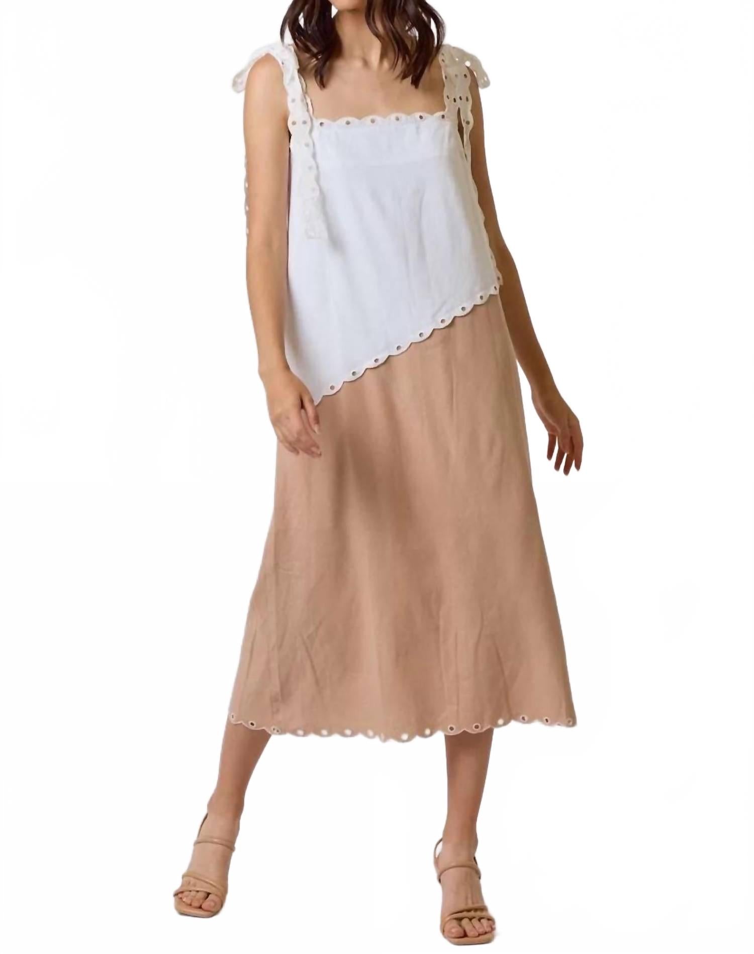 Платье миди с воланом и цветными блоками в бело-бежевой гамме Lalavon
Платье миди с воланом и цветными блоками в бело-бежевой гамме Lalavon