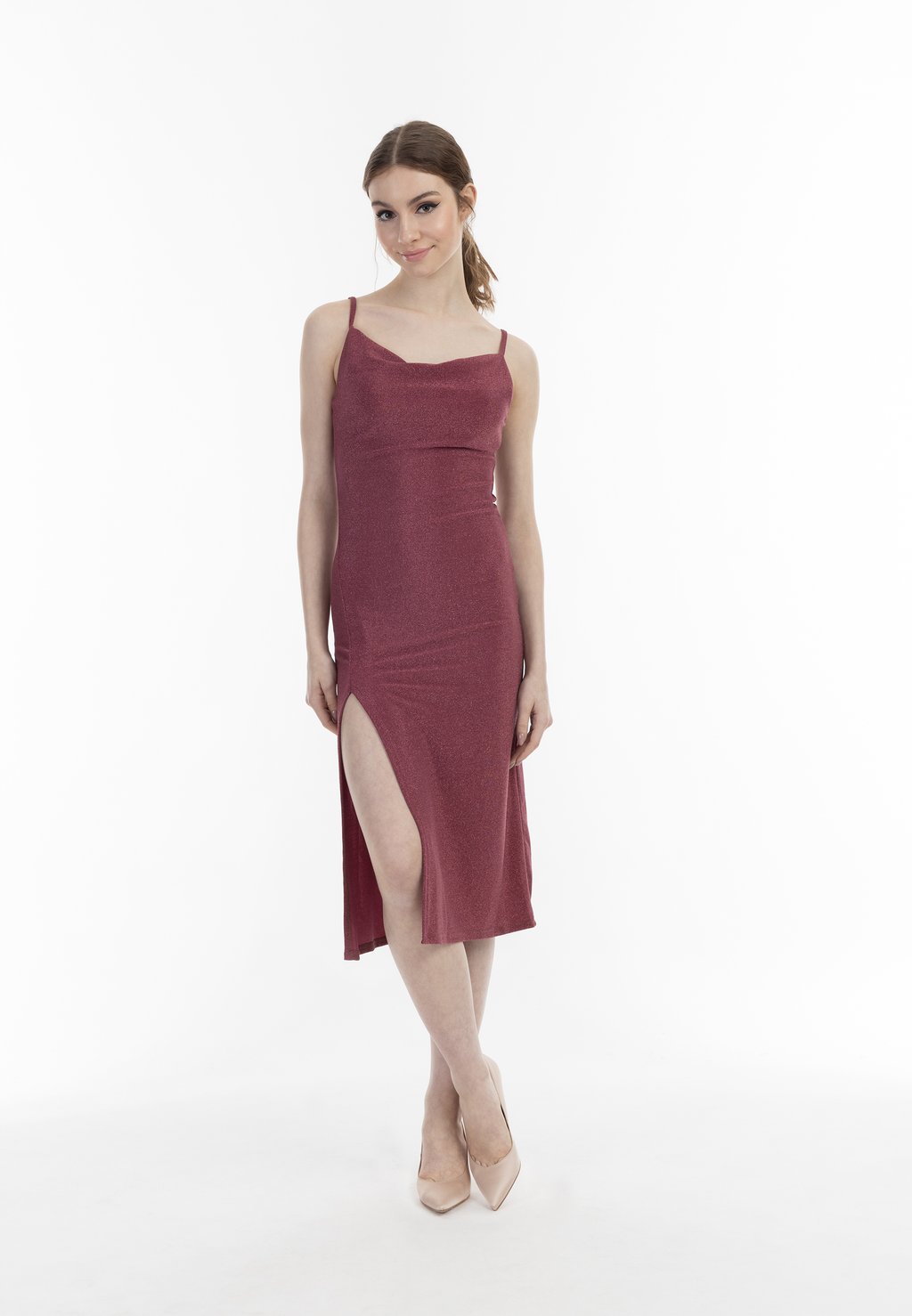 Вязаное платье TRÄGER MIDI myMo at night, розовый
Вязаное платье TRÄGER MIDI myMo at night, розовый