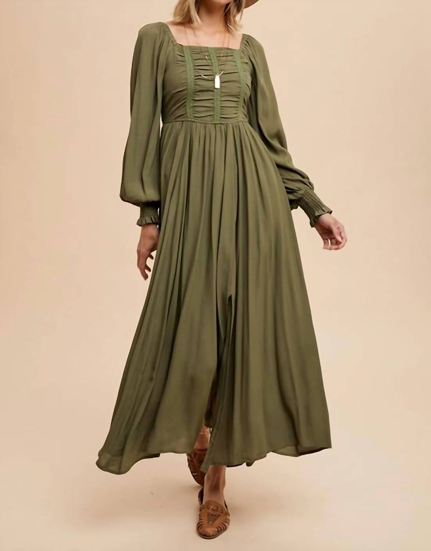 Платье макси с квадратным вырезом и лифом, оливкового цвета IN-LOOM
Платье макси с квадратным вырезом и лифом, оливкового цвета IN-LOOM