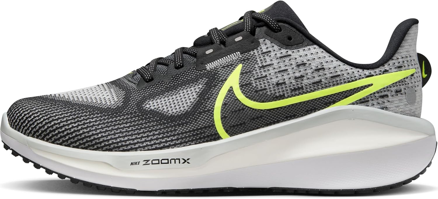 Мужские кроссовки Nike Vomero 17, Black Volt Light Smoke Grey White
Мужские кроссовки Nike Vomero 17, Black Volt Light Smoke Grey White