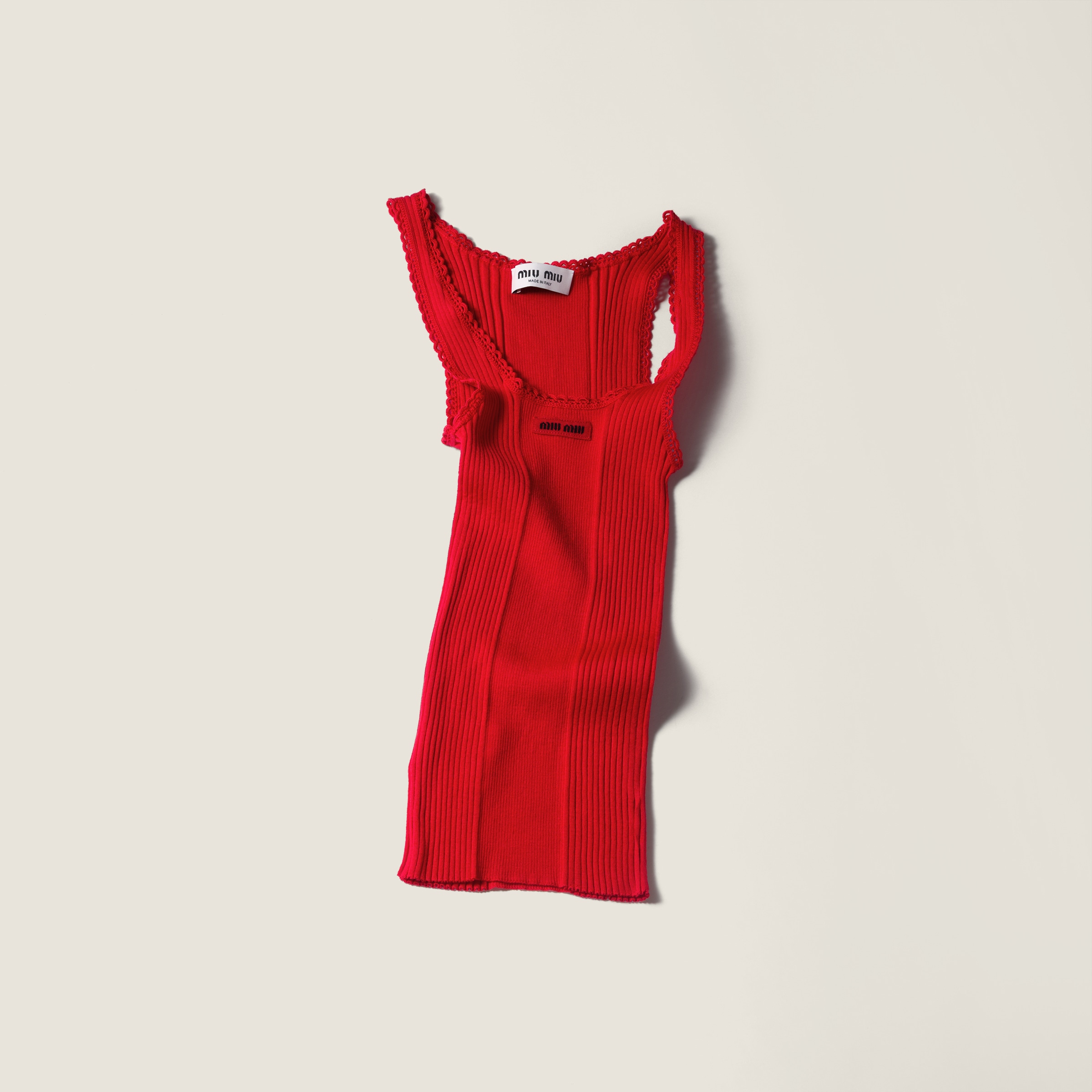 Трикотажная шерстяная майка в рубчик MIU MIU, красные
Трикотажная шерстяная майка в рубчик MIU MIU, красные
