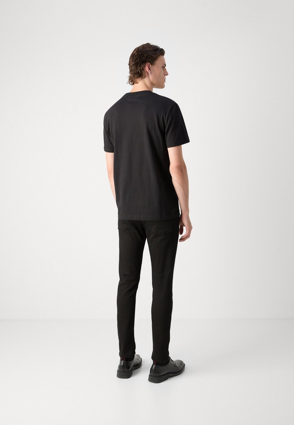 Базовая футболка HEAVY REGULAR TEE Calvin Klein Jeans, черный
Базовая футболка HEAVY REGULAR TEE Calvin Klein Jeans, черный