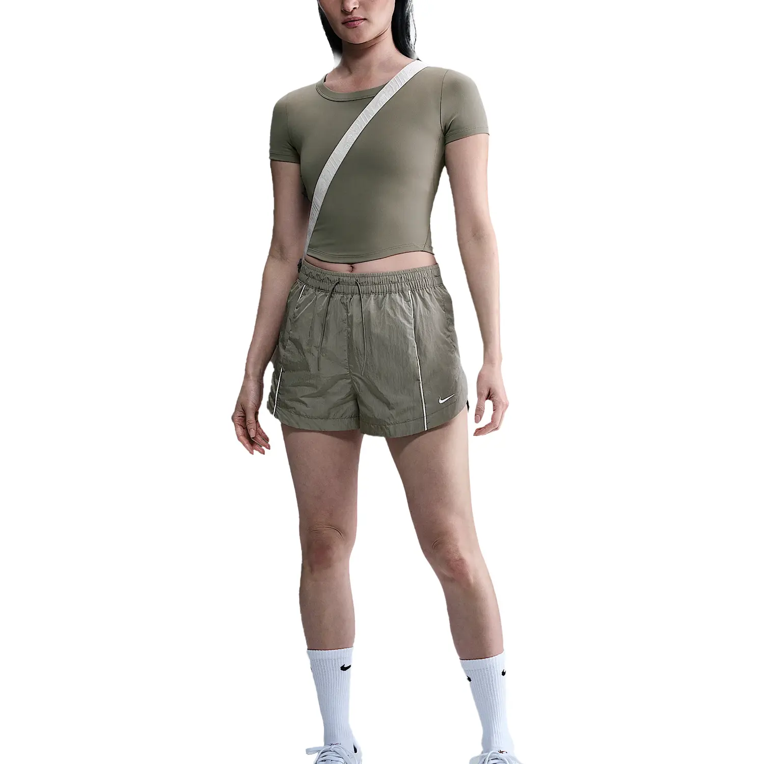 Женские шорты Windrunner Mid Rise 2' Woven Nike, зеленый/белый
Женские шорты Windrunner Mid Rise 2' Woven Nike, зеленый/белый