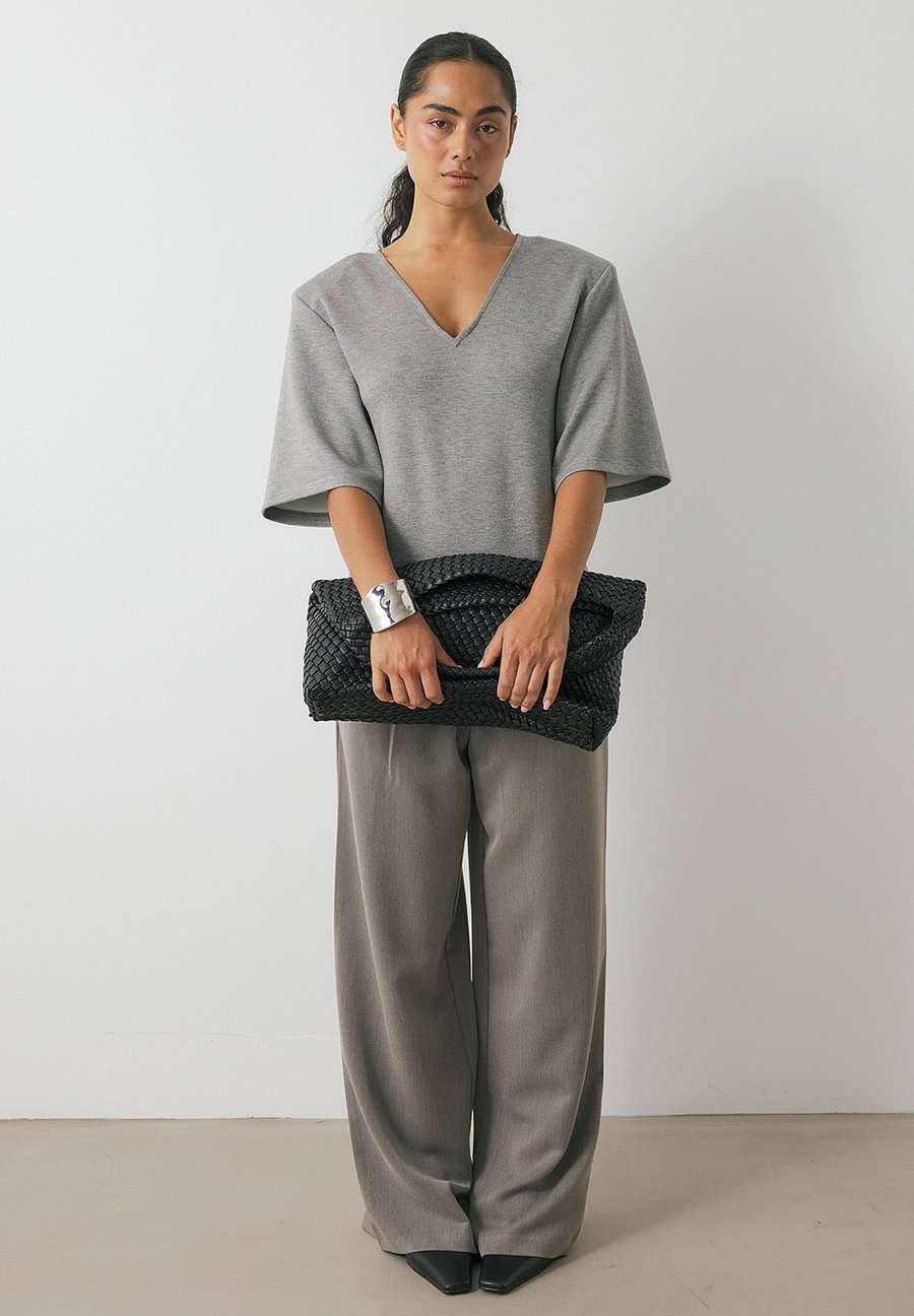 Футболка NA-KD SHARP SHOULDER, Grey, Серый, Футболка NA-KD SHARP SHOULDER, Grey
Футболка NA-KD SHARP SHOULDER, Grey, Серый, Футболка NA-KD SHARP SHOULDER, Grey