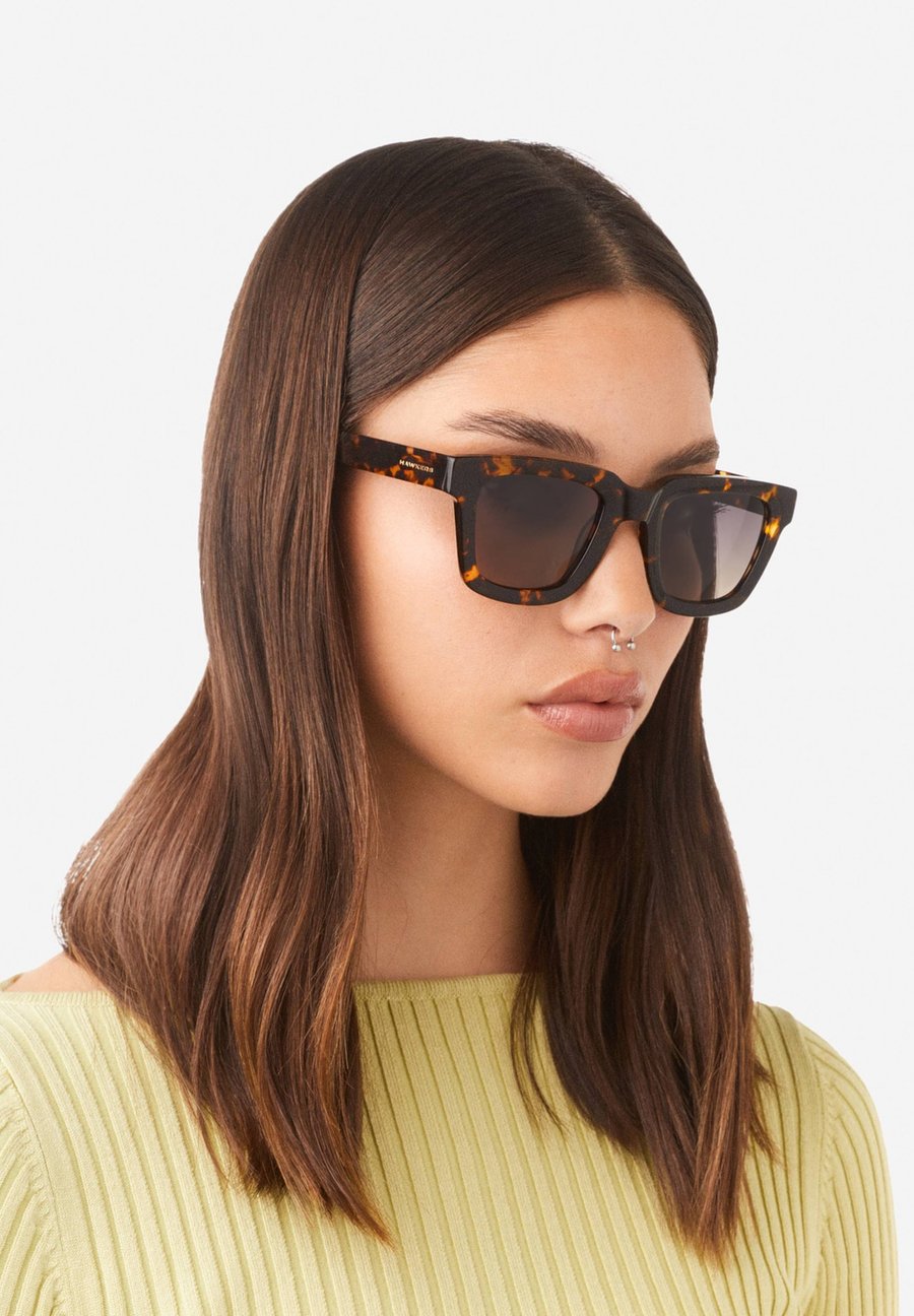 Солнцезащитные очки Hawkers ONE UPTOWN, Brown
Солнцезащитные очки Hawkers ONE UPTOWN, Brown