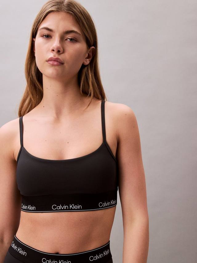 Быстросохнущий спортивный бра для низкой нагрузки Calvin Klein, Black
Быстросохнущий спортивный бра для низкой нагрузки Calvin Klein, Black