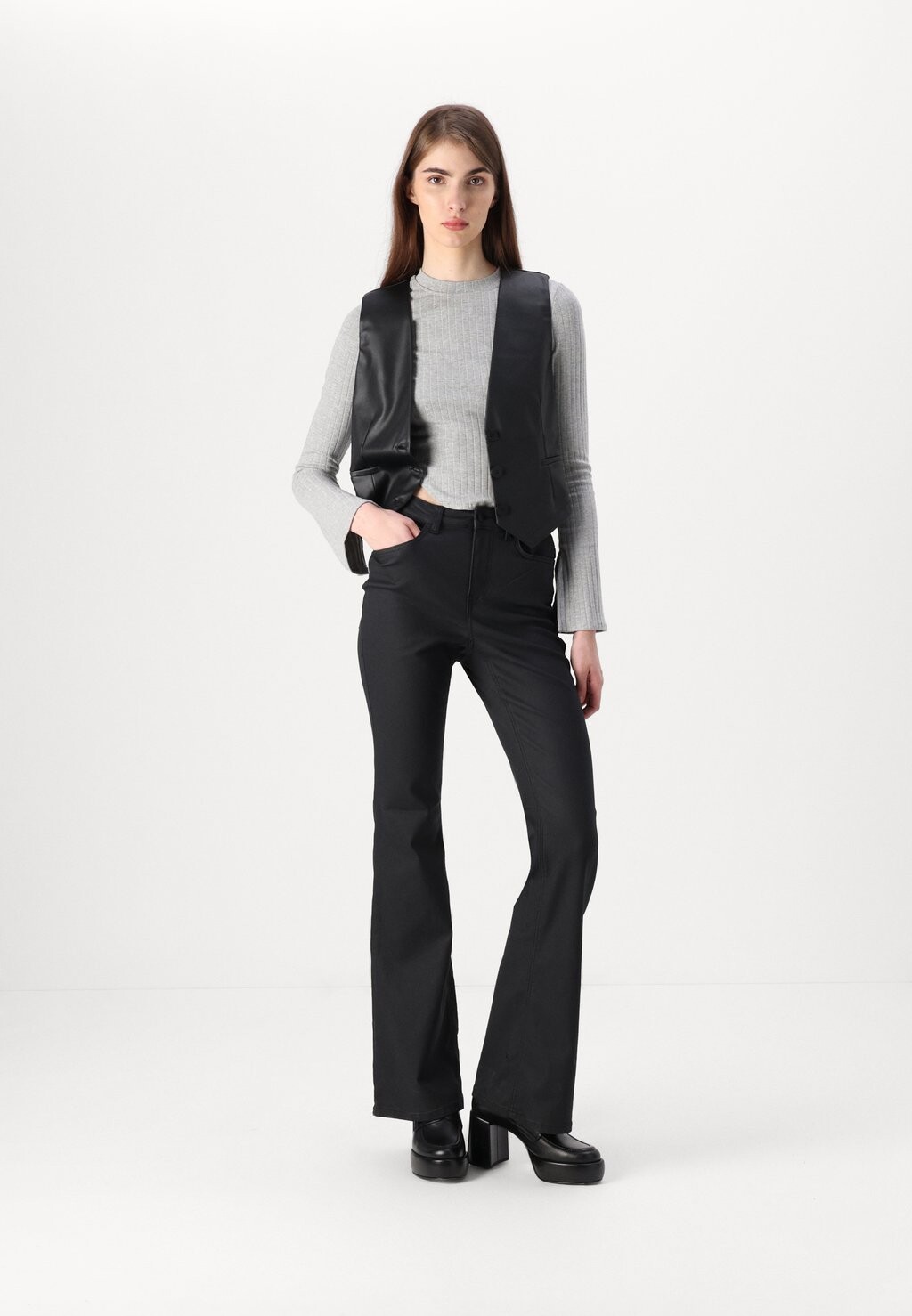 Расклешенные джинсы JDYSUNNY JDY, черный деним
Расклешенные джинсы JDYSUNNY JDY, черный деним