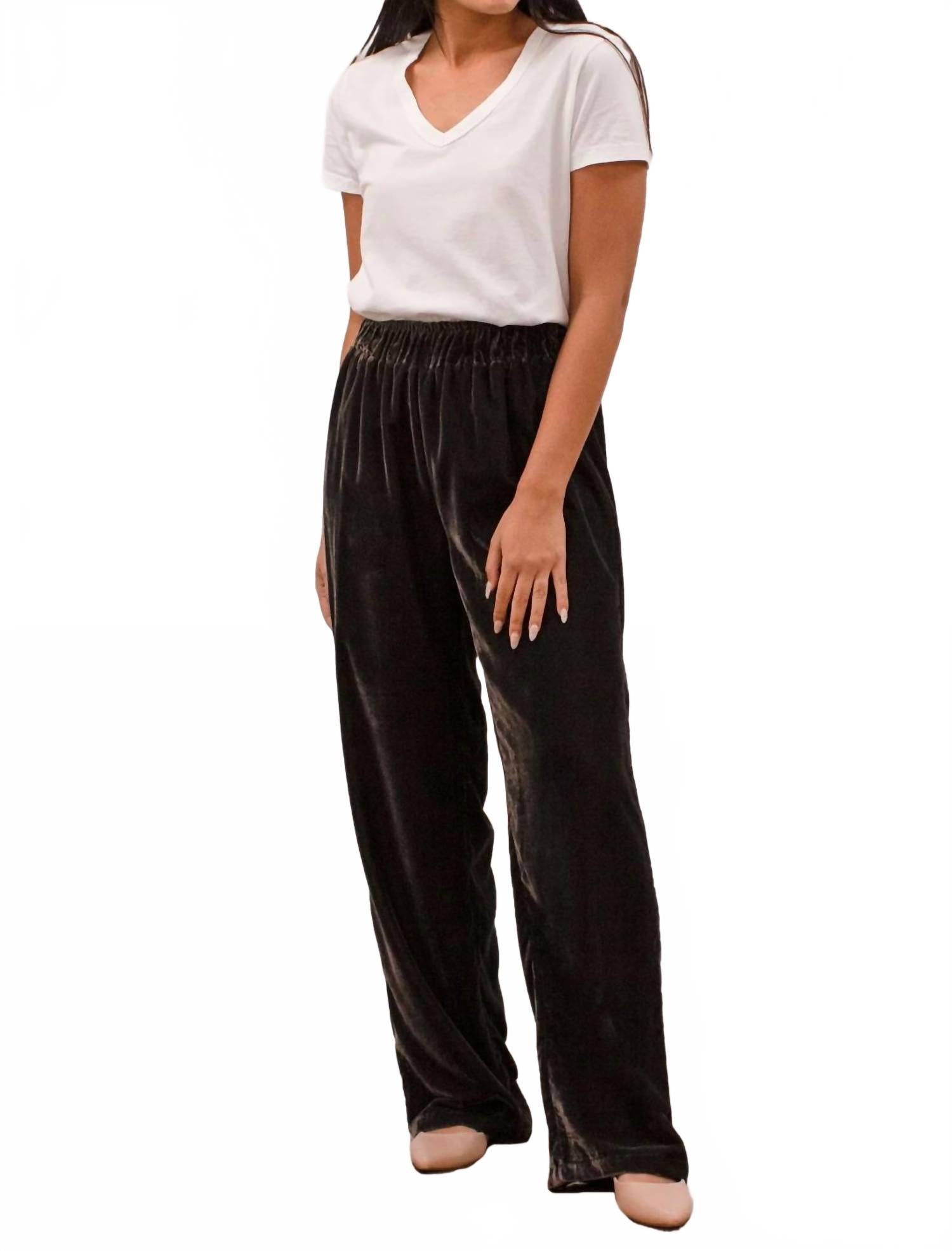 Kyla Seo Бархатные брюки Marin на пуговицах, цвет угольно-серый
Kyla Seo Бархатные брюки Marin на пуговицах, цвет угольно-серый