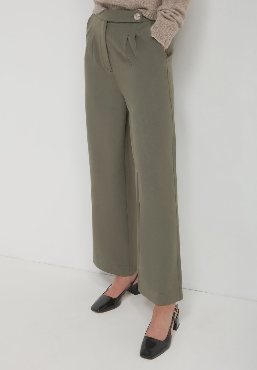 Брюки Calliope LUNGO BOTTONE, Verde/Mottled Green
Брюки Calliope LUNGO BOTTONE, Verde/Mottled Green