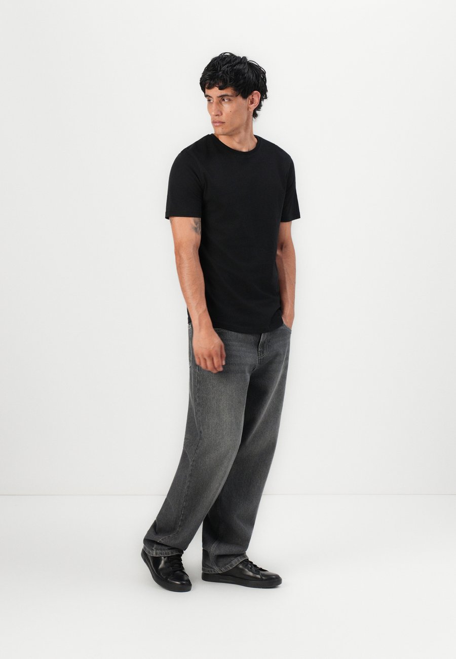 Футболка Pier One 3 PACK BASIC CURVED HEM, True Black/Black, Черный, Футболка Pier One 3 PACK BASIC CURVED HEM, True Black/Black
Футболка Pier One 3 PACK BASIC CURVED HEM, True Black/Black, Черный, Футболка Pier One 3 PACK BASIC CURVED HEM, True Black/Black