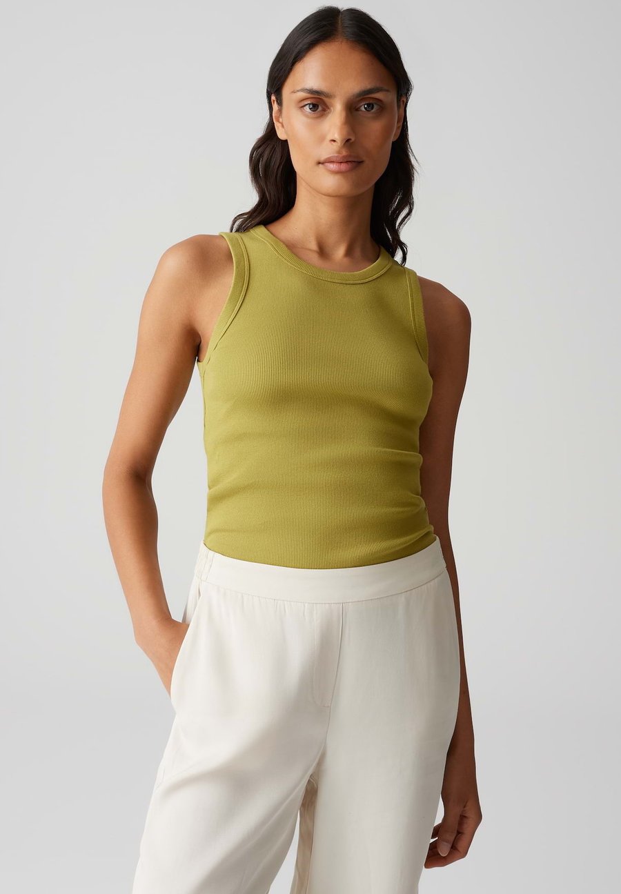 Топ OPUS SLIM FIT RIB, Tropical Moss/Green
Топ OPUS SLIM FIT RIB, Tropical Moss/Green