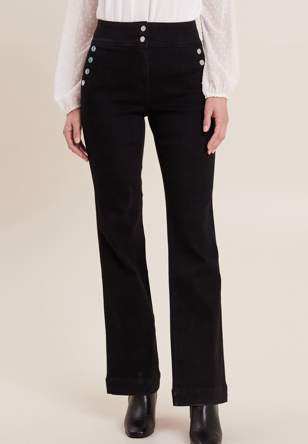 Джинсы Bootcut MIT STEG Breal, черный
Джинсы Bootcut MIT STEG Breal, черный