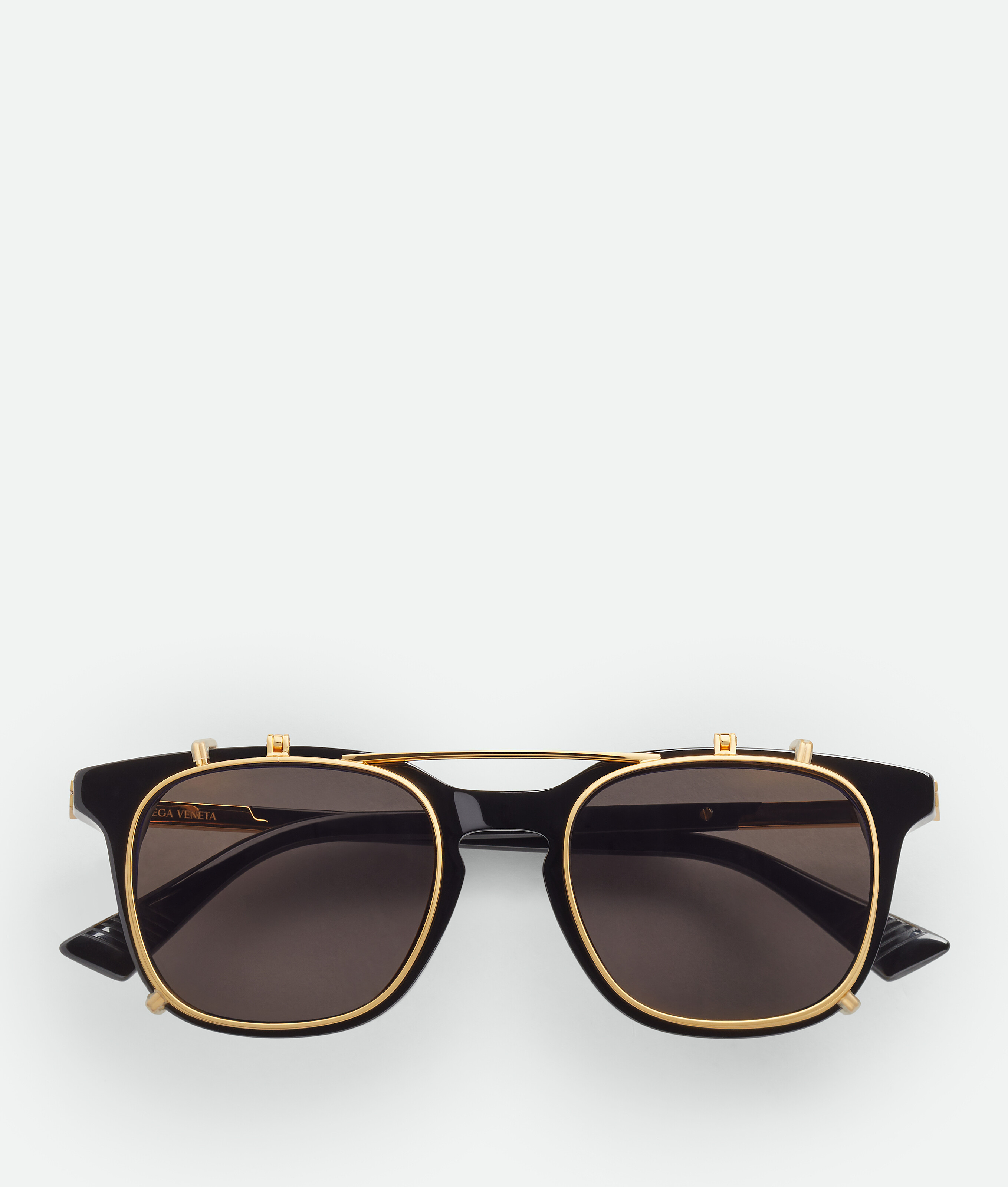 Classic square clip on sunglasses BOTTEGA VENETA, черный/прозрачный
Classic square clip on sunglasses BOTTEGA VENETA, черный/прозрачный