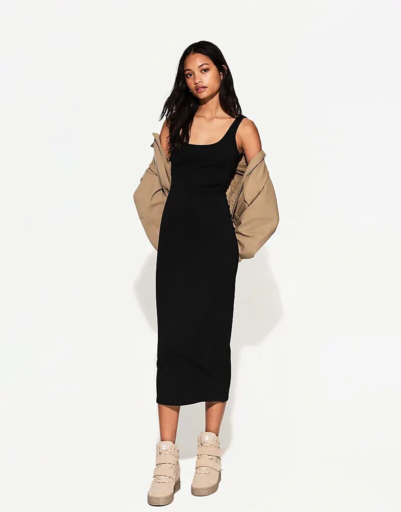 Платье миди Bershka на бретелях черного цвета
Платье миди Bershka на бретелях черного цвета