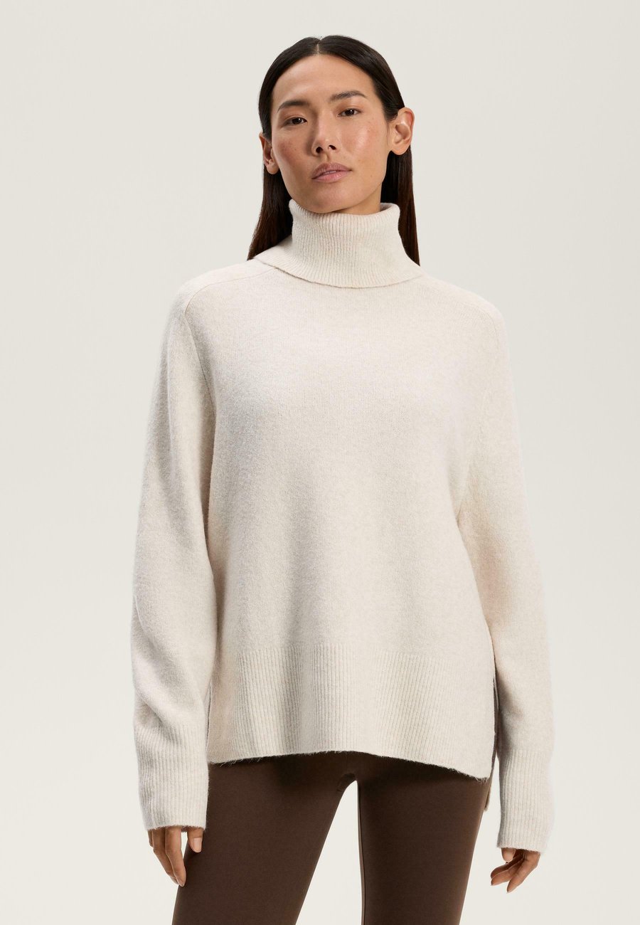 Джемпер OYSHO OVERSIZE KNIT ROLL NECK, Beige
Джемпер OYSHO OVERSIZE KNIT ROLL NECK, Beige