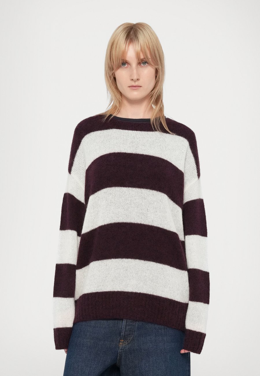 Джемпер CLOSED CREW NECK STRIPED, Dark Raisin Red/Dark Red
Джемпер CLOSED CREW NECK STRIPED, Dark Raisin Red/Dark Red